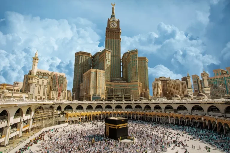 كيف تختار شركة العمرة المناسبة: معايير وخدمات لضمان تجربة مميزة